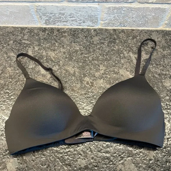 Lot of 2 Victoria’s Secret lightly lined-wireless T-Shirt bras 34 B - Picture 7 of 11